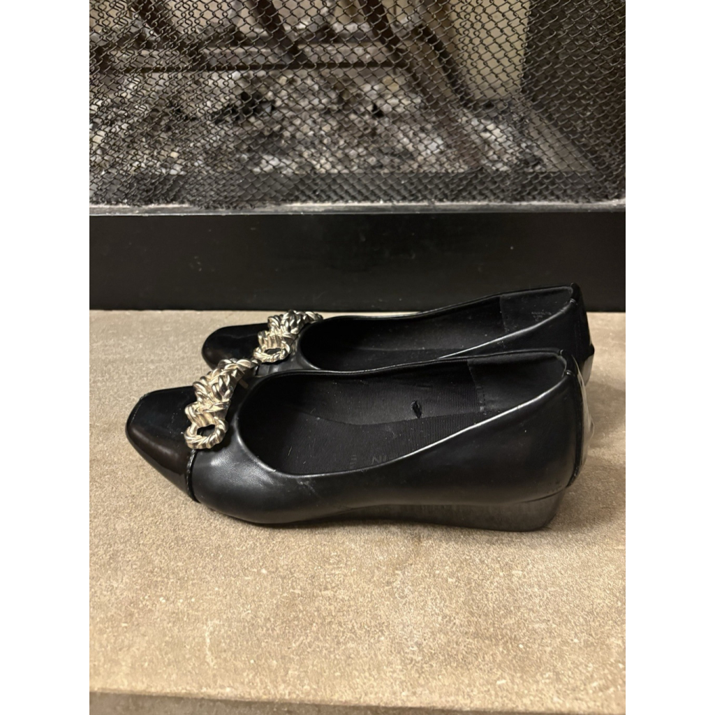 Anne Klein Iflex Black Wedge Heels Women Size 8 Maltis Gold Trim